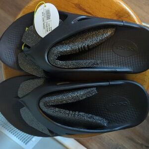 Oofos Ooriginal flip flops